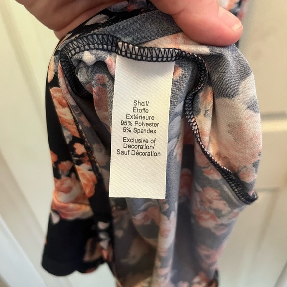 3/20$ Maurice’s ladies large navy floral shorts haulter romper - Picture 5 of 6